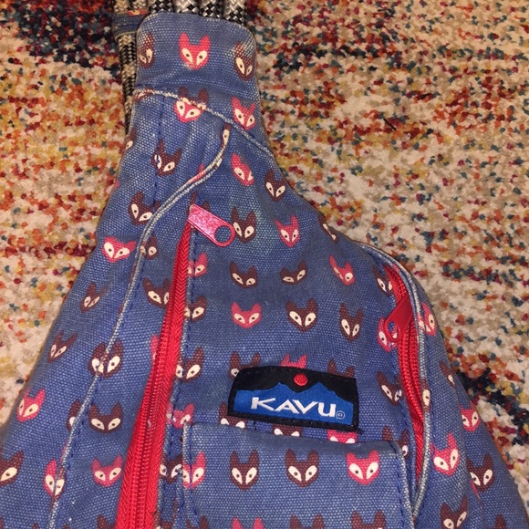 Kavu Fox Trot Limited Edition Crossbody Backpack - Picture 3 of 7